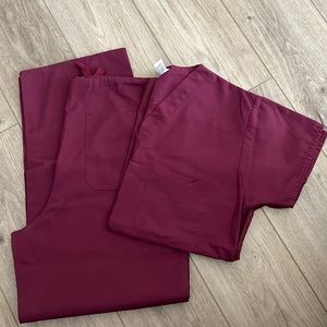 Crest scrubs set